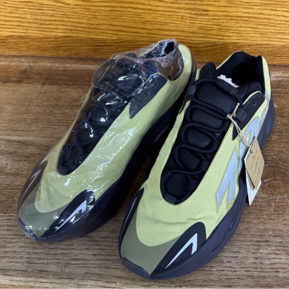 adidas Yeezy Boost 700 MNVN